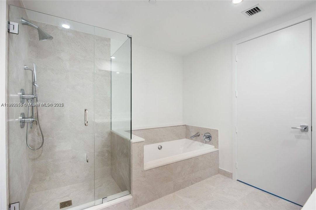 Recently Rented: $3,800 (2 beds, 2 baths, 1038 Square Feet)