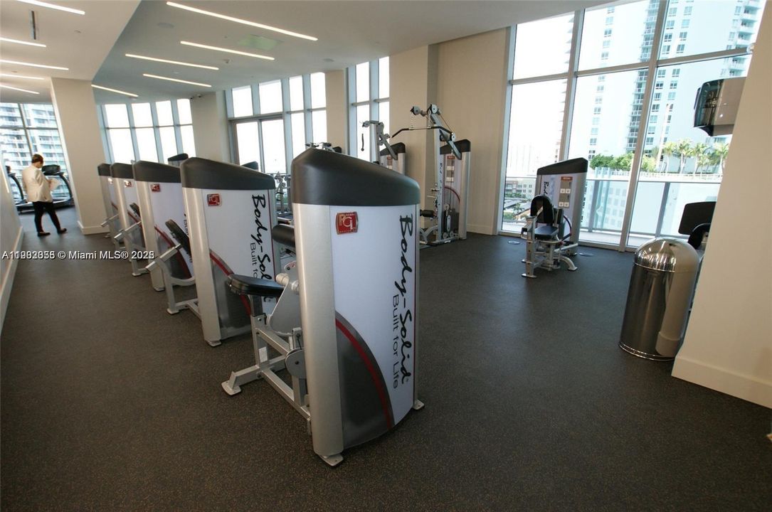 Recently Rented: $3,800 (2 beds, 2 baths, 1038 Square Feet)