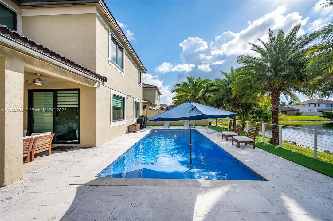 Под контрактом: $1,050,000 (4 спален, 3 ванн, 2589 Квадратных фут)