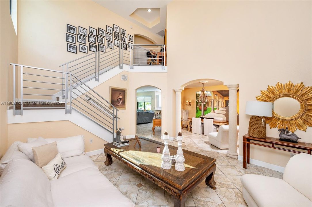 Под контрактом: $1,050,000 (4 спален, 3 ванн, 2589 Квадратных фут)