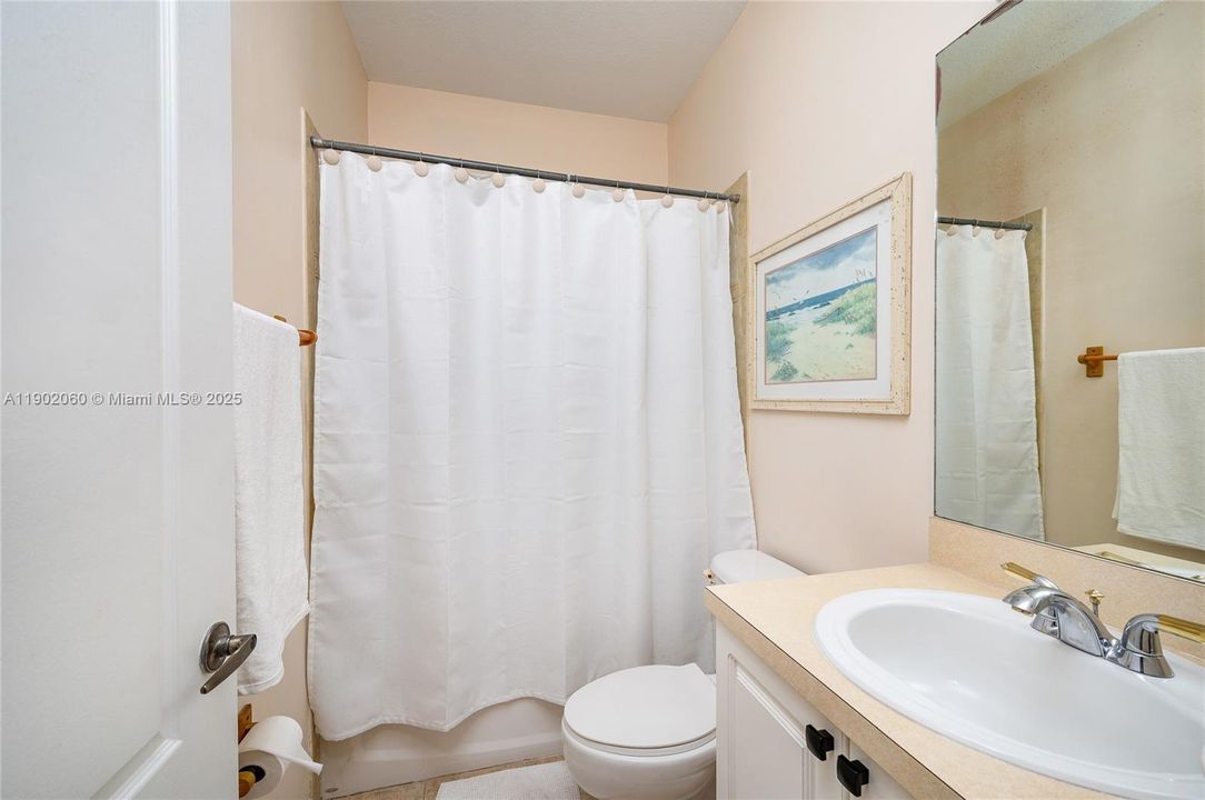 Под контрактом: $1,050,000 (4 спален, 3 ванн, 2589 Квадратных фут)