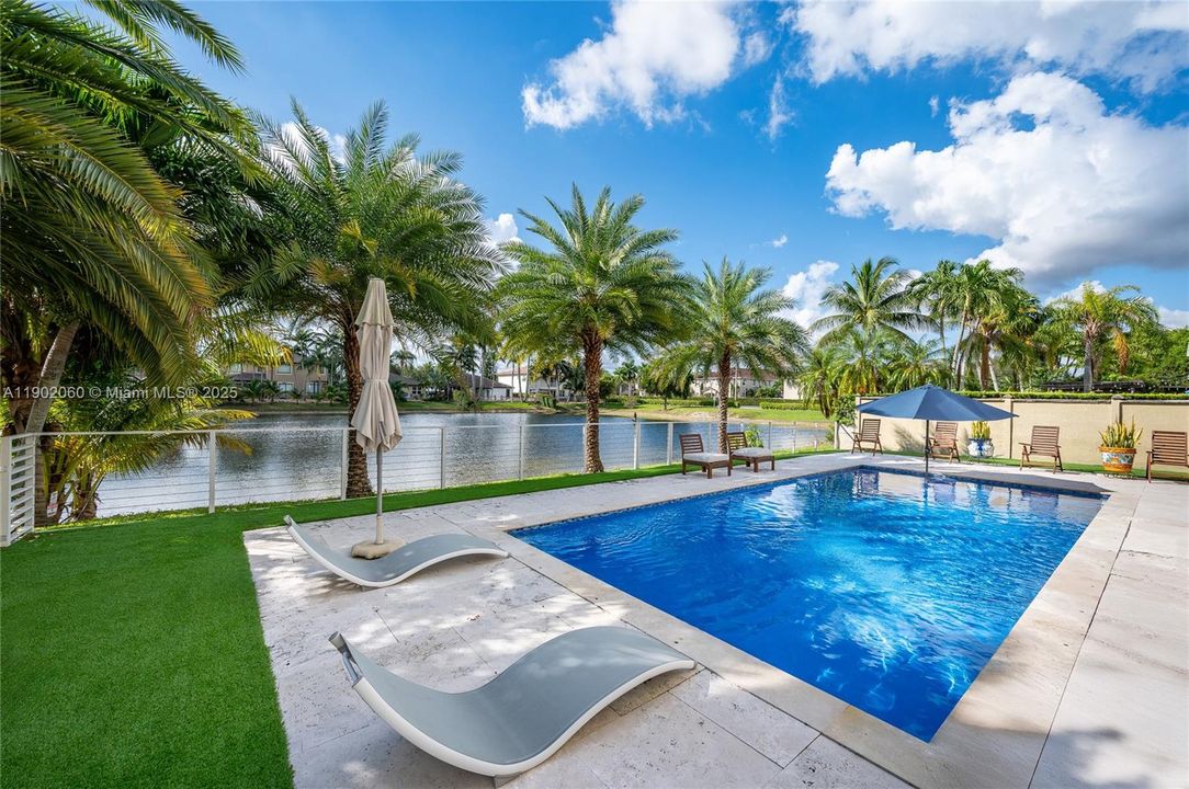 Под контрактом: $1,050,000 (4 спален, 3 ванн, 2589 Квадратных фут)