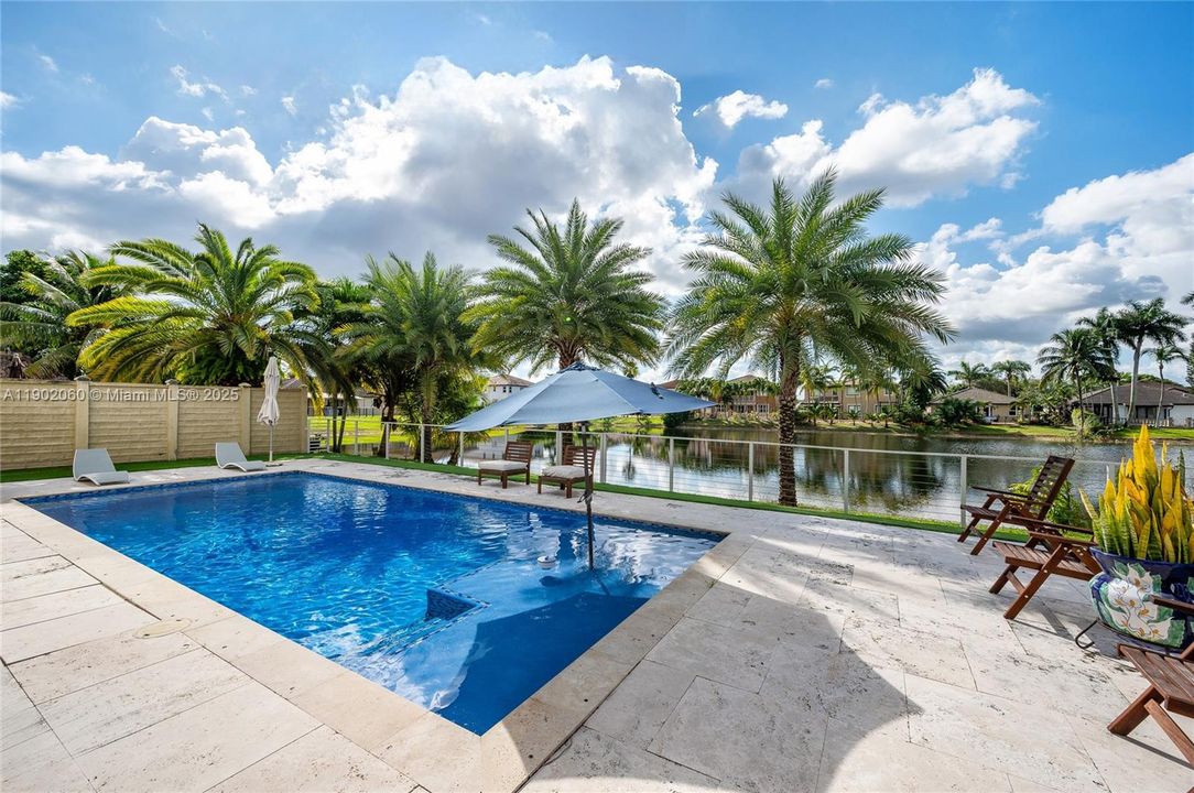 Под контрактом: $1,050,000 (4 спален, 3 ванн, 2589 Квадратных фут)