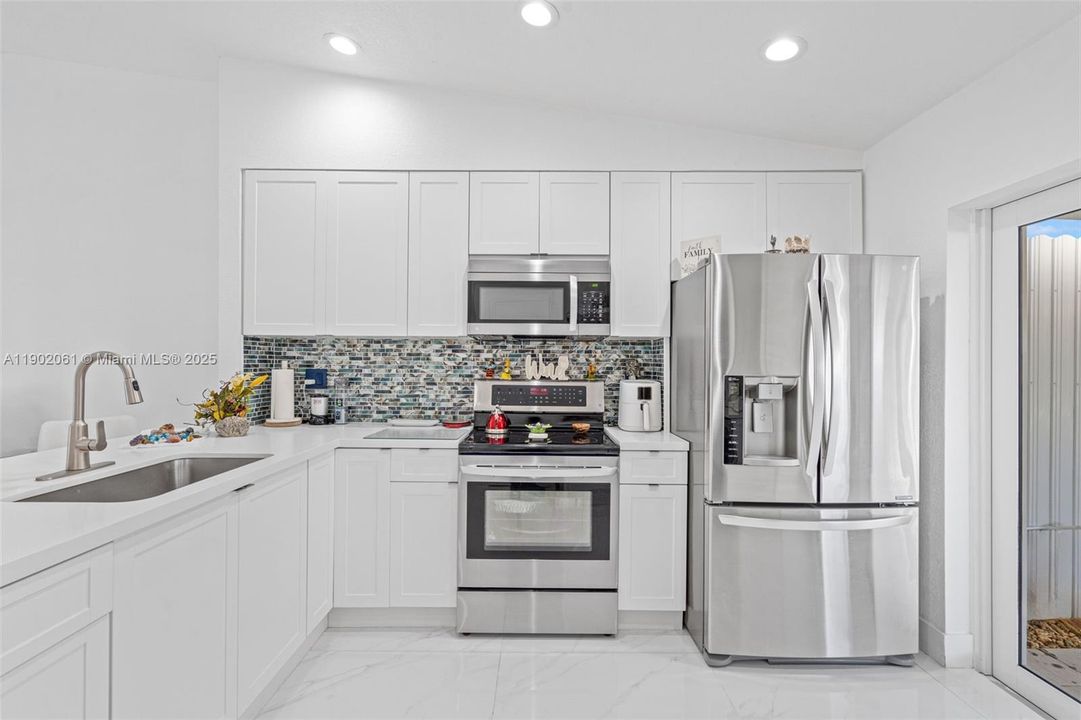 Active With Contract: $530,000 (3 beds, 2 baths, 1190 Square Feet)