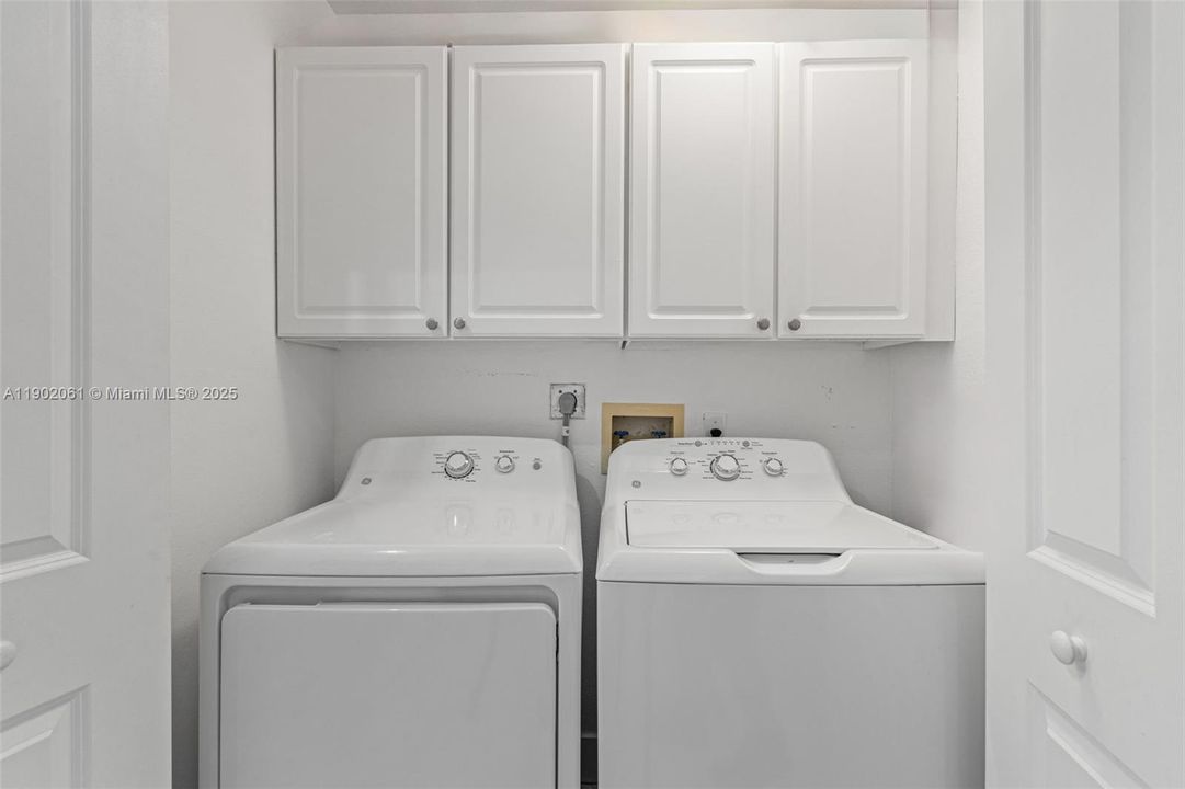 Active With Contract: $530,000 (3 beds, 2 baths, 1190 Square Feet)