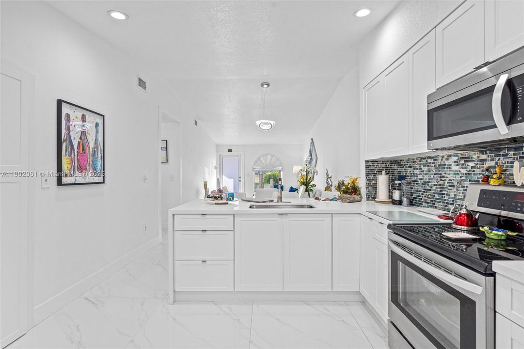 Active With Contract: $530,000 (3 beds, 2 baths, 1190 Square Feet)