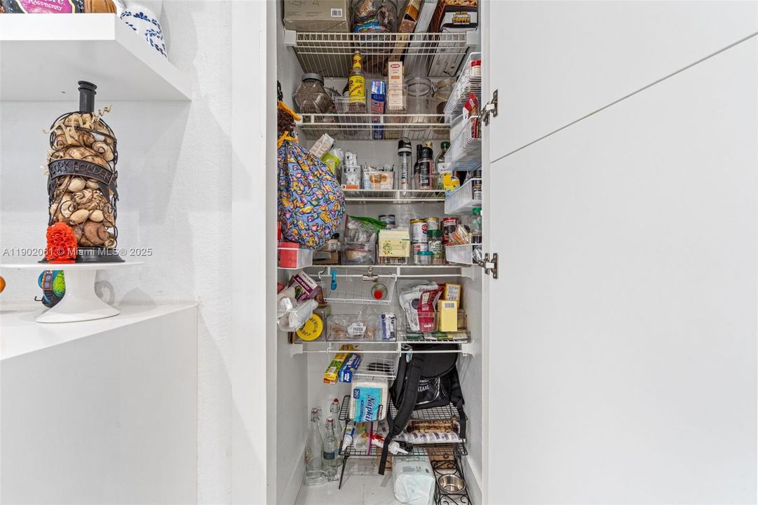 Active With Contract: $530,000 (3 beds, 2 baths, 1190 Square Feet)