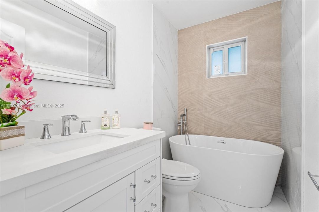 Active With Contract: $530,000 (3 beds, 2 baths, 1190 Square Feet)