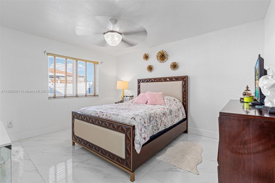 Active With Contract: $530,000 (3 beds, 2 baths, 1190 Square Feet)