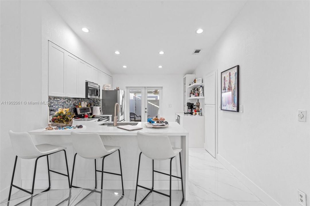 Active With Contract: $530,000 (3 beds, 2 baths, 1190 Square Feet)