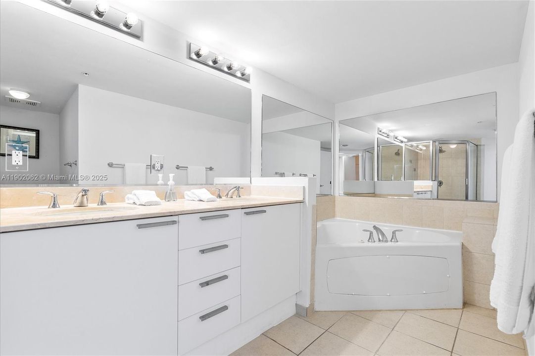 待售: $1,150,000 (2 贝兹, 2 浴室, 1623 平方英尺)