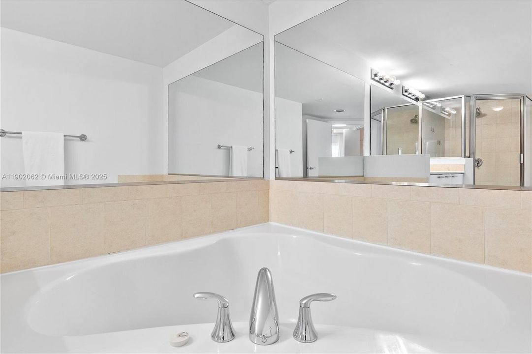 待售: $1,150,000 (2 贝兹, 2 浴室, 1623 平方英尺)