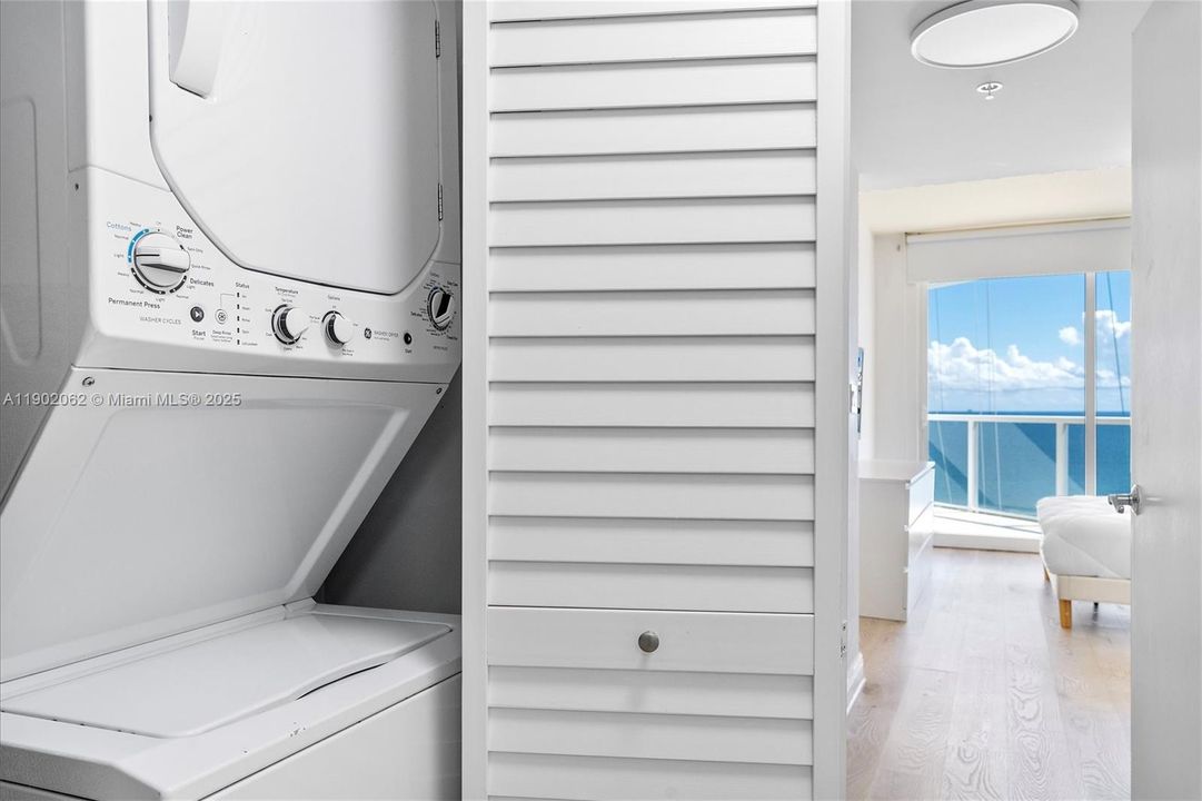 待售: $1,150,000 (2 贝兹, 2 浴室, 1623 平方英尺)