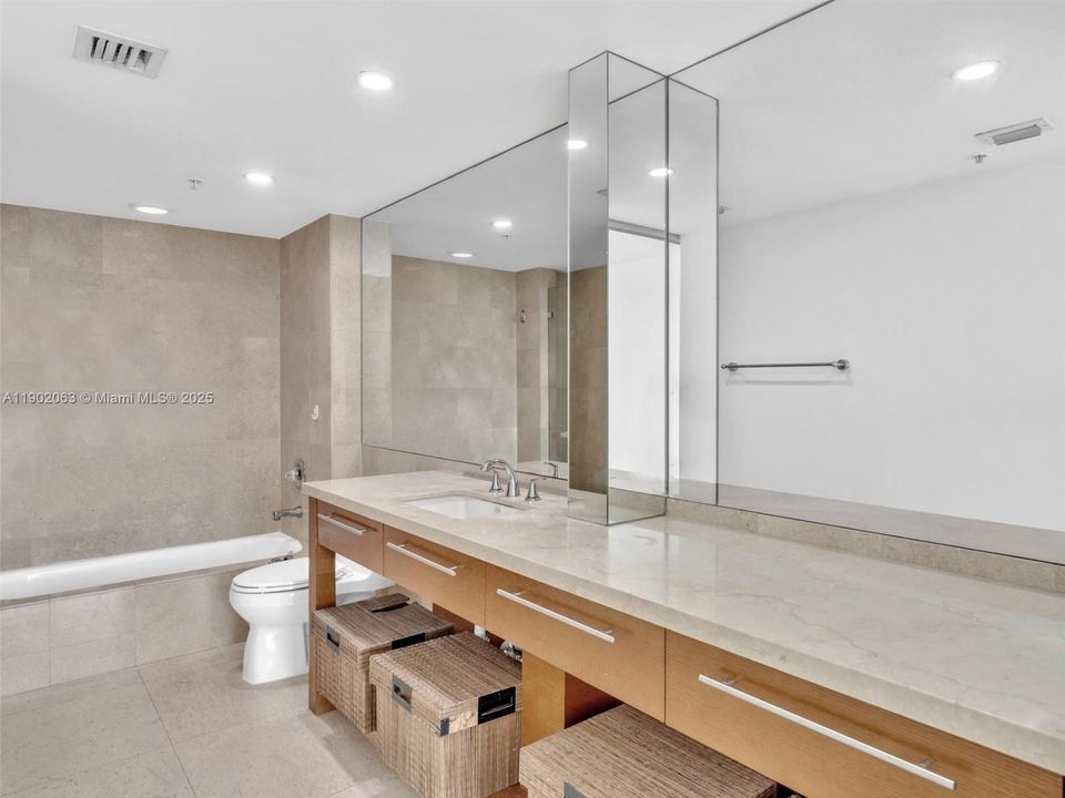 Active With Contract: $6,500 (2 beds, 2 baths, 1078 Square Feet)