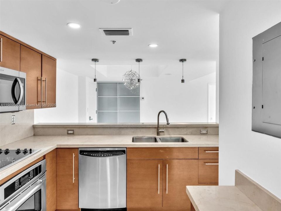Active With Contract: $6,500 (2 beds, 2 baths, 1078 Square Feet)