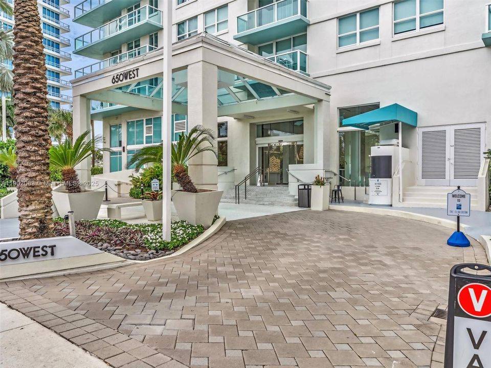 Active With Contract: $6,500 (2 beds, 2 baths, 1078 Square Feet)