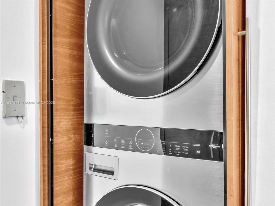 Active With Contract: $6,500 (2 beds, 2 baths, 1078 Square Feet)