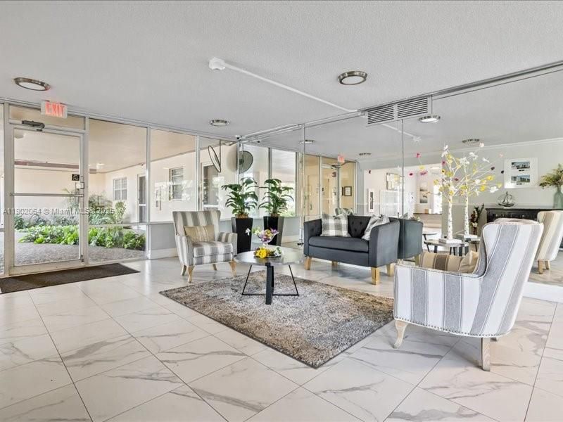 For Rent: $2,500 (2 beds, 2 baths, 1300 Square Feet)