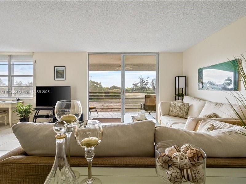 For Rent: $2,500 (2 beds, 2 baths, 1300 Square Feet)