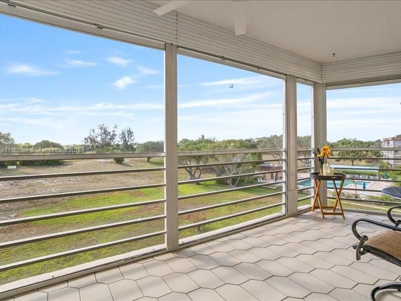 For Rent: $2,500 (2 beds, 2 baths, 1300 Square Feet)