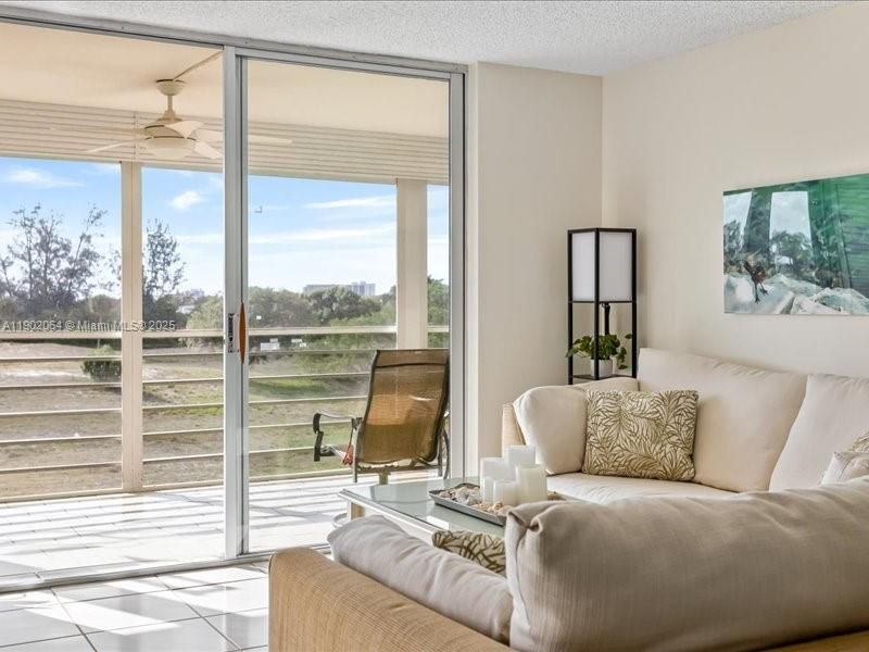 For Rent: $2,500 (2 beds, 2 baths, 1300 Square Feet)