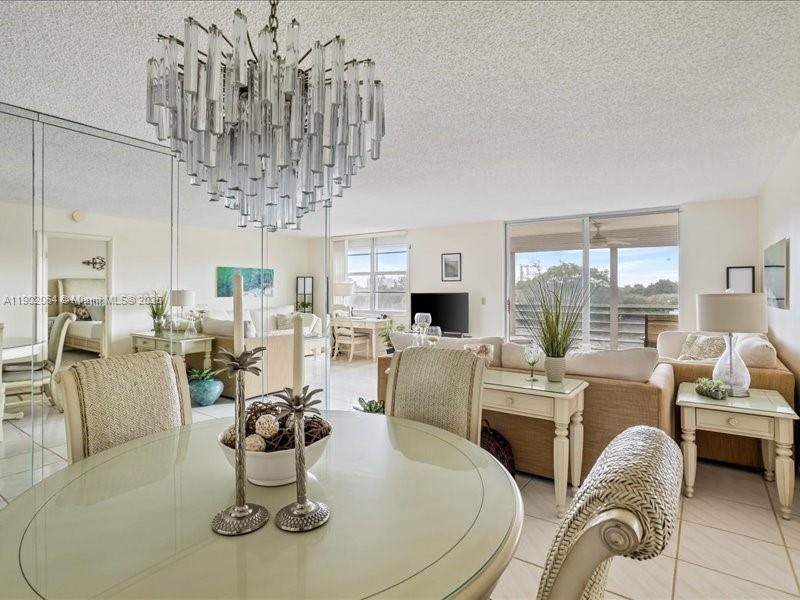 For Rent: $2,500 (2 beds, 2 baths, 1300 Square Feet)