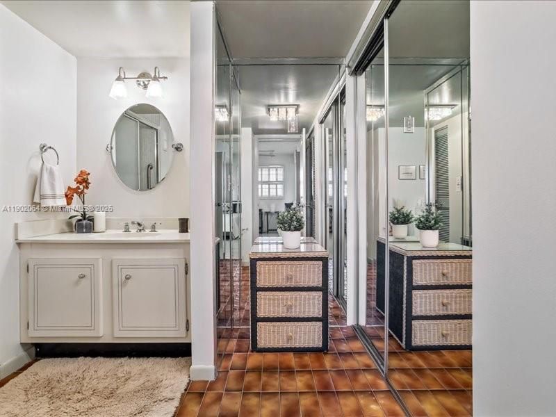 For Rent: $2,500 (2 beds, 2 baths, 1300 Square Feet)