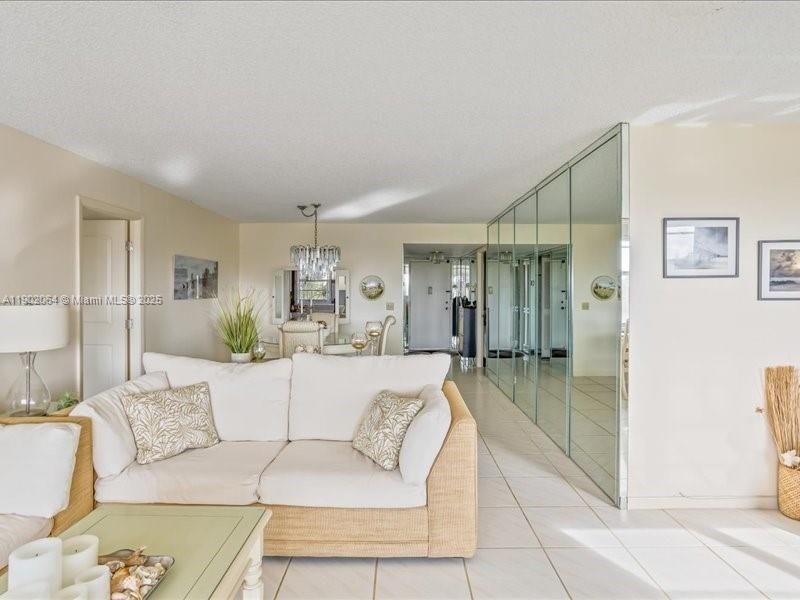 For Rent: $2,500 (2 beds, 2 baths, 1300 Square Feet)