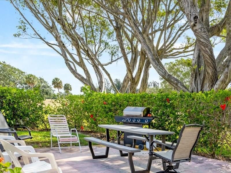 For Rent: $2,500 (2 beds, 2 baths, 1300 Square Feet)