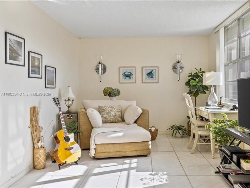 For Rent: $2,500 (2 beds, 2 baths, 1300 Square Feet)