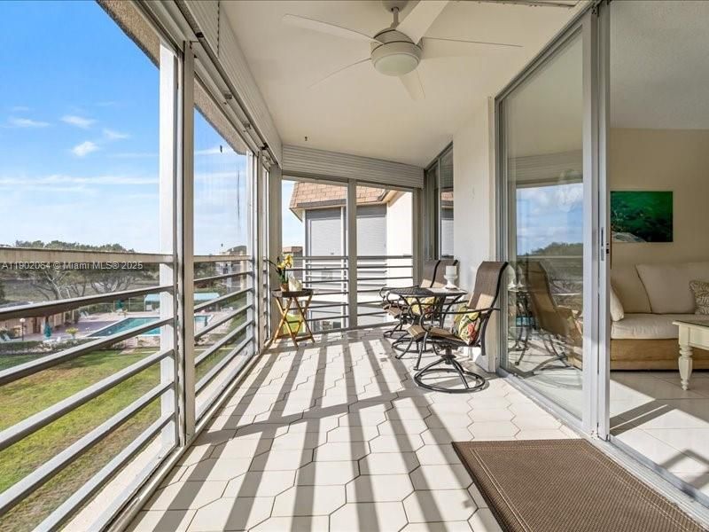 For Rent: $2,500 (2 beds, 2 baths, 1300 Square Feet)