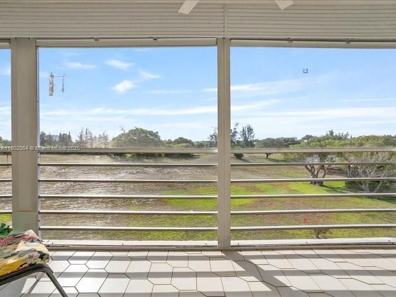 For Rent: $2,500 (2 beds, 2 baths, 1300 Square Feet)