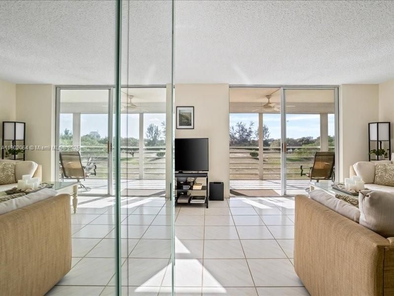 For Rent: $2,500 (2 beds, 2 baths, 1300 Square Feet)