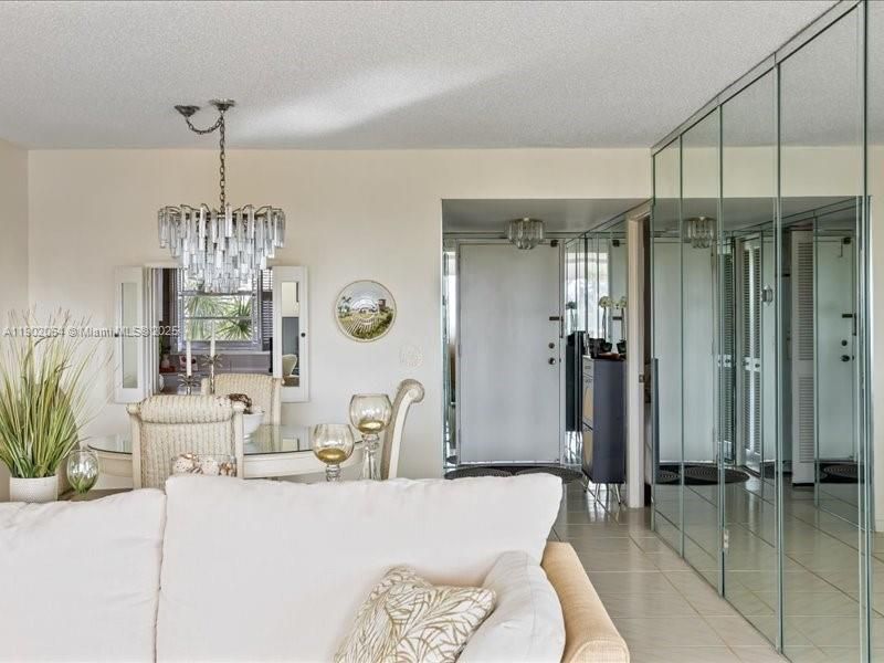 For Rent: $2,500 (2 beds, 2 baths, 1300 Square Feet)