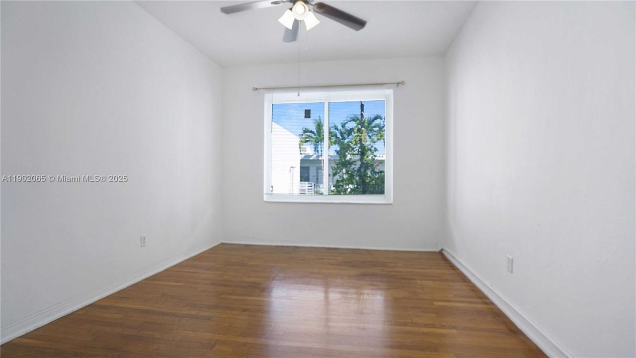 For Sale: $235,000 (1 beds, 1 baths, 645 Square Feet)