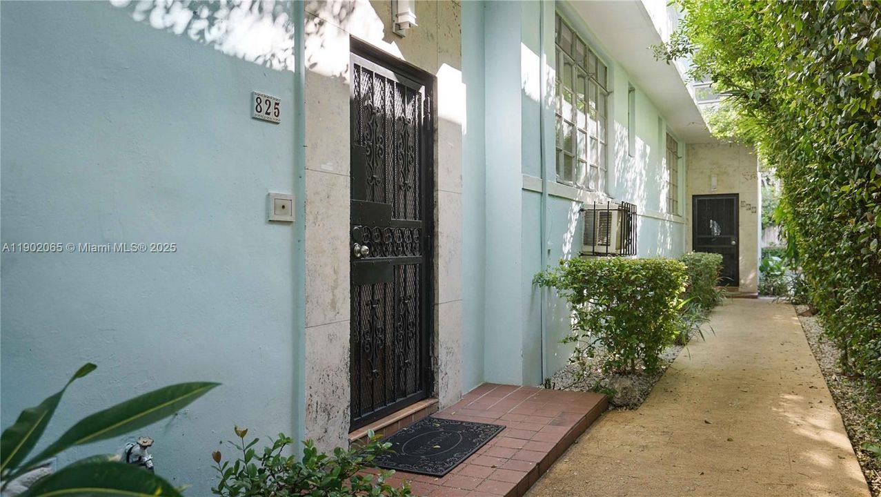 For Sale: $235,000 (1 beds, 1 baths, 645 Square Feet)