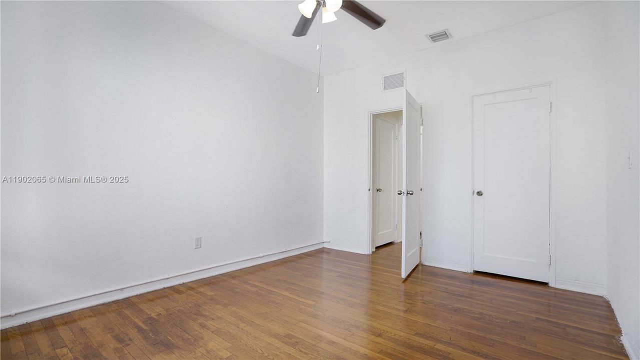 For Sale: $235,000 (1 beds, 1 baths, 645 Square Feet)