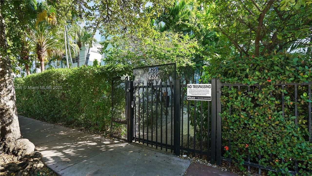 For Sale: $235,000 (1 beds, 1 baths, 645 Square Feet)