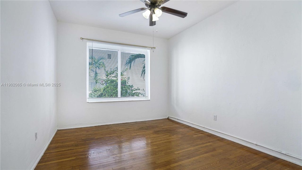 For Sale: $235,000 (1 beds, 1 baths, 645 Square Feet)