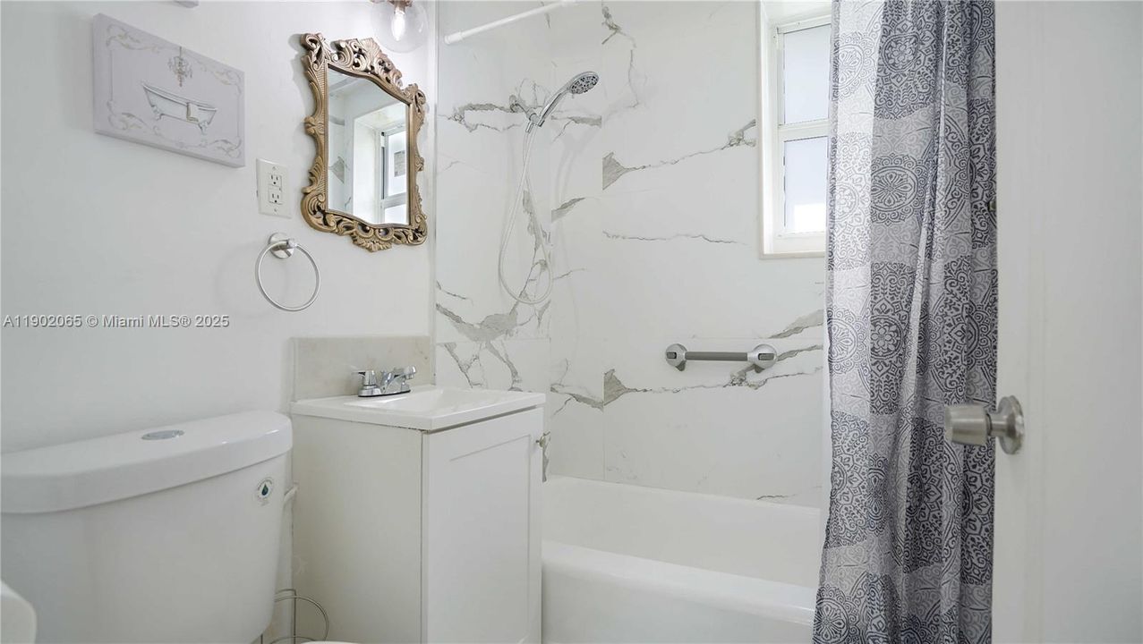 For Sale: $235,000 (1 beds, 1 baths, 645 Square Feet)