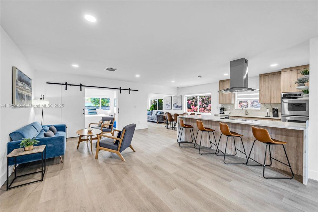 En Venta: $760,000 (3 camas, 2 baños, 1560 Pies cuadrados)