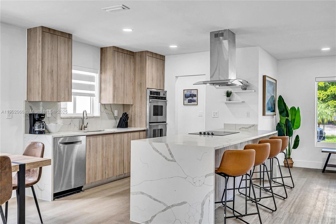 En Venta: $760,000 (3 camas, 2 baños, 1560 Pies cuadrados)