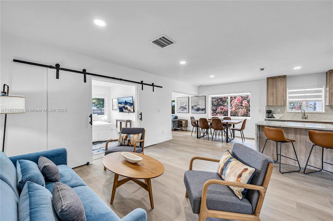 En Venta: $760,000 (3 camas, 2 baños, 1560 Pies cuadrados)