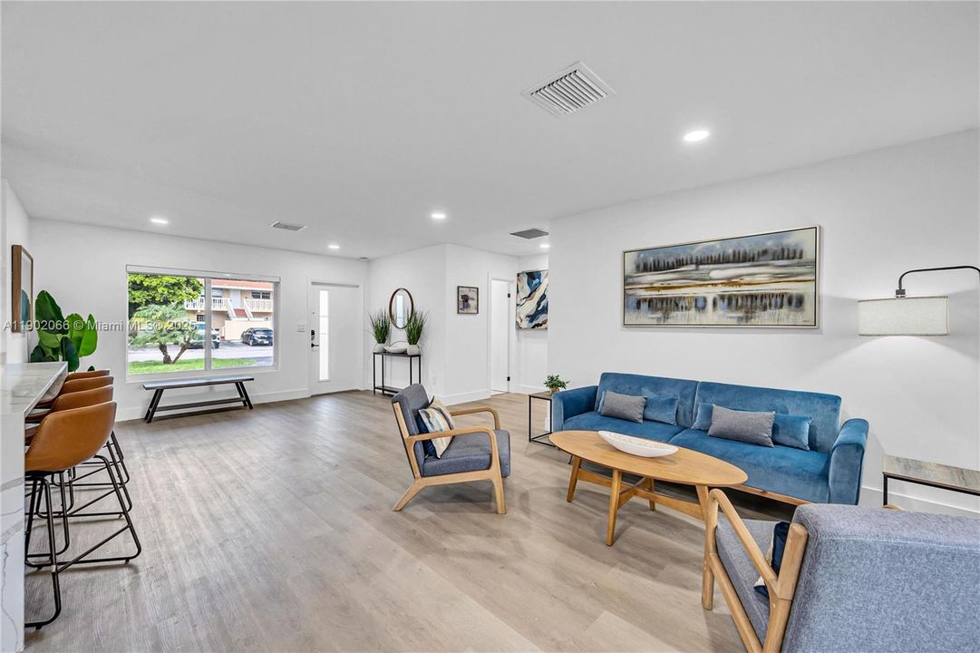 En Venta: $760,000 (3 camas, 2 baños, 1560 Pies cuadrados)