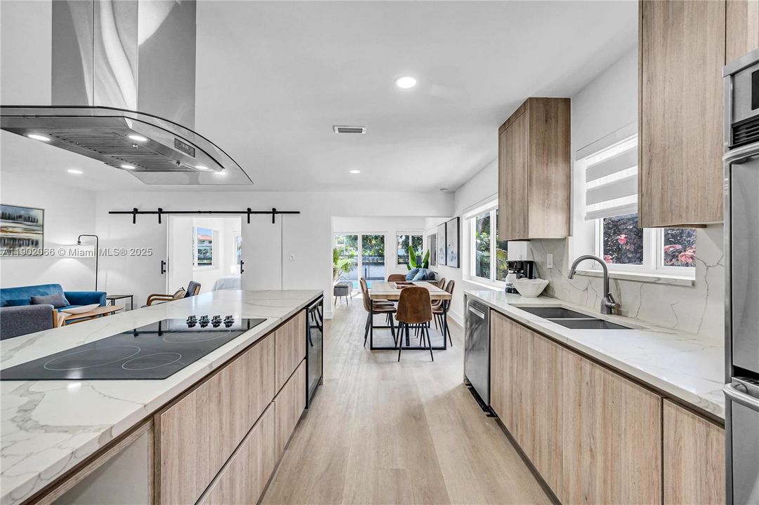 En Venta: $760,000 (3 camas, 2 baños, 1560 Pies cuadrados)