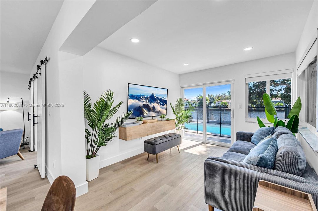 En Venta: $760,000 (3 camas, 2 baños, 1560 Pies cuadrados)