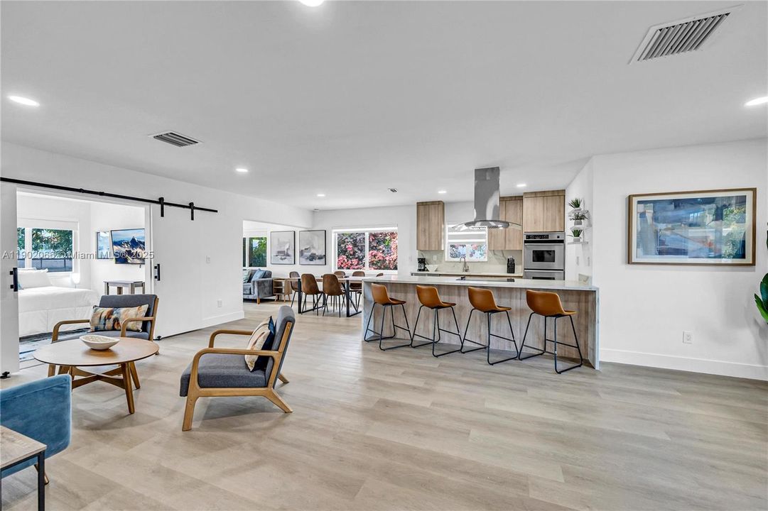 En Venta: $760,000 (3 camas, 2 baños, 1560 Pies cuadrados)