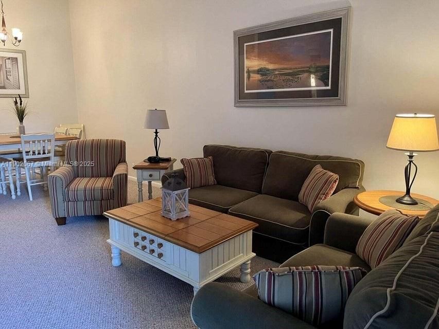 Под контрактом: $2,500 (2 спален, 2 ванн, 980 Квадратных фут)