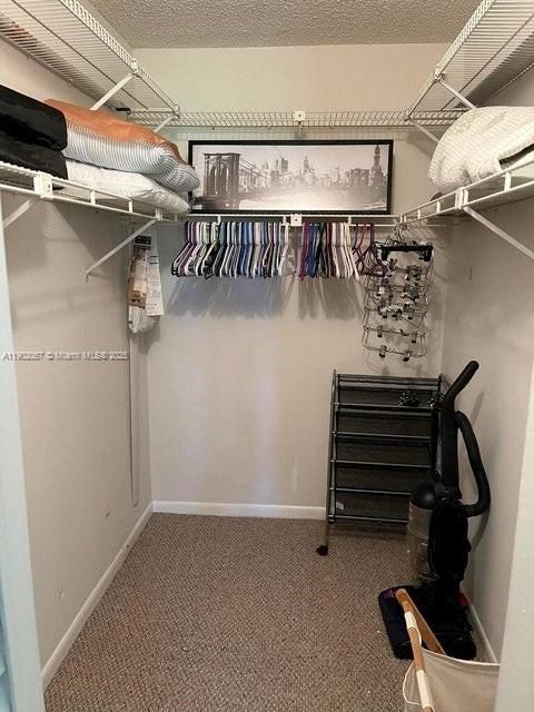 Под контрактом: $2,500 (2 спален, 2 ванн, 980 Квадратных фут)