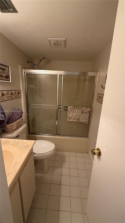 Под контрактом: $2,500 (2 спален, 2 ванн, 980 Квадратных фут)